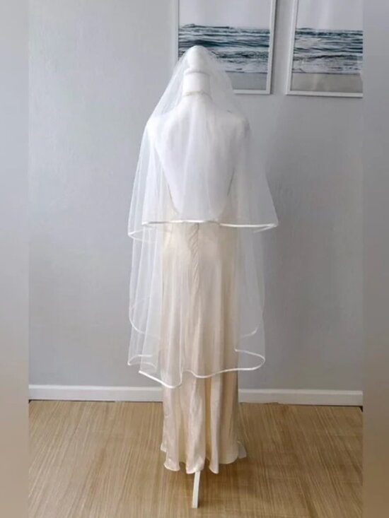 Satin Trim Knee Length Wedding Veil